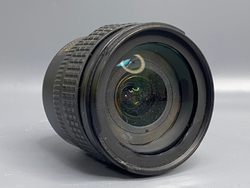 Nikon AF-S DX Zoom-NIKKOR 18–70mm f/3.5–4.5G IF-ED — корпус побит