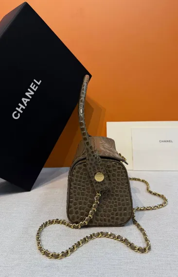 Клатч Chanel With Chain Métiers d’art 2026