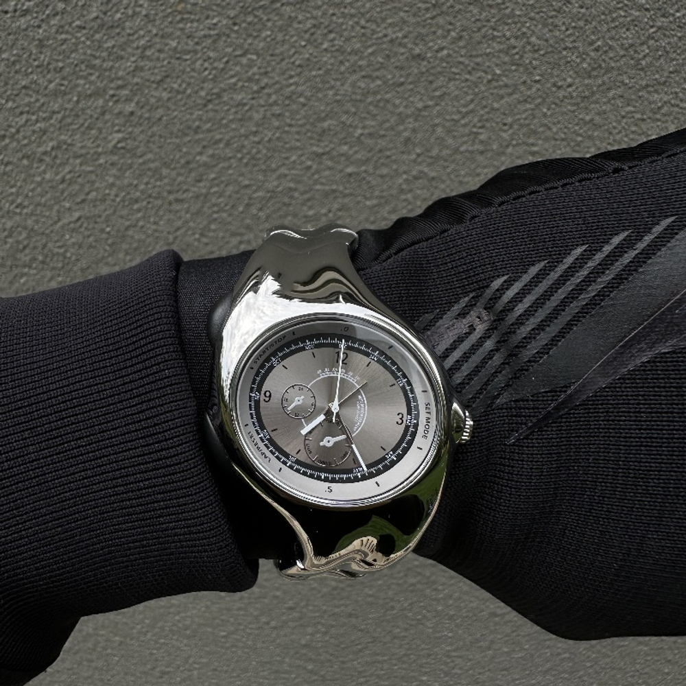 KIOSK Quartz Movement Watch Unisex Black Dial