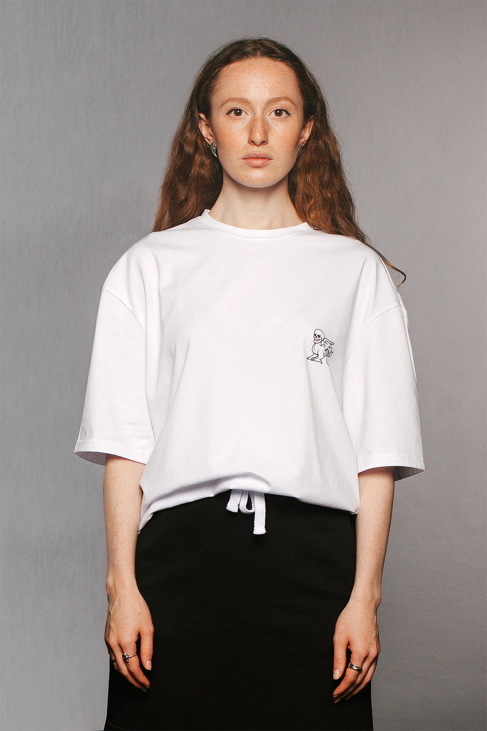 Футболка Ваарга oversize женская белая «Волколак» (Сказки тёмной стороны)