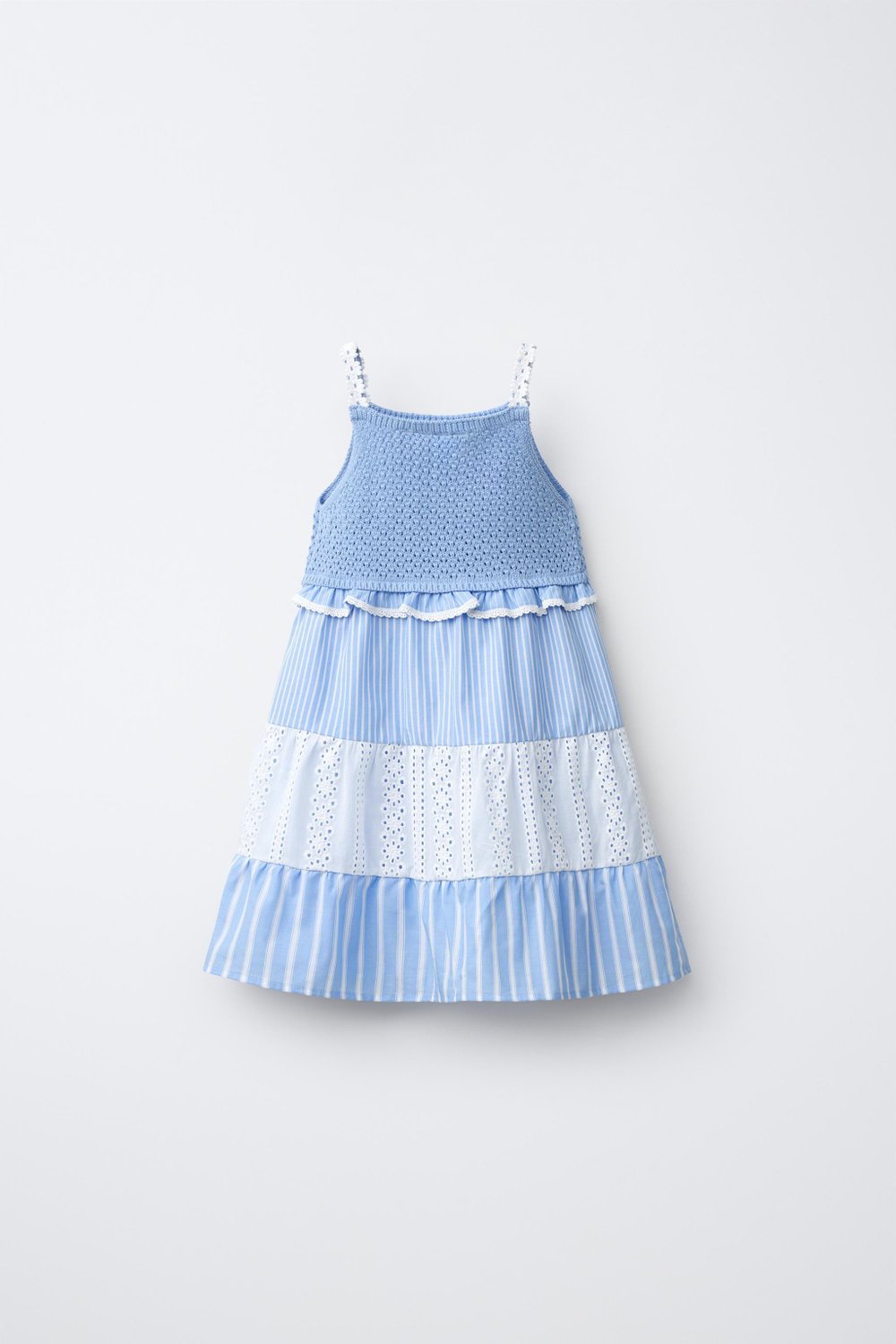 ZARA ТРИКОТАЖНОЕ ПЛАТЬЕ В ПОЛОСКУ С АЖУРНОЙ ВЫШИВКОЙ, СИНИЙ/БЕЛЫЙ