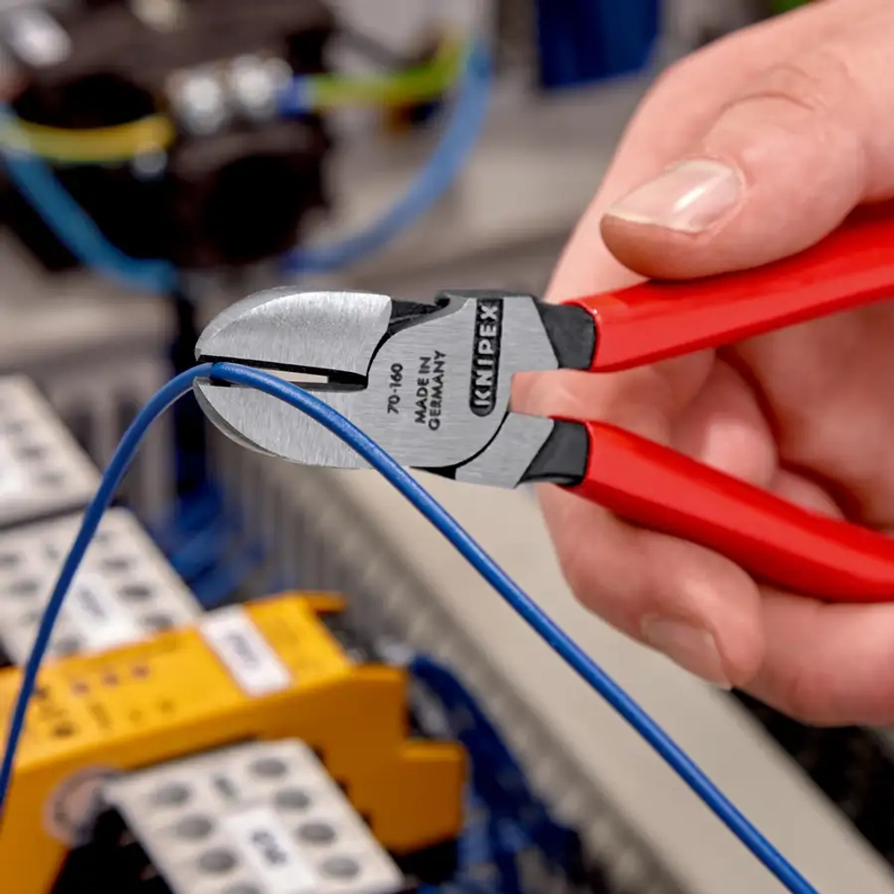 Кусачки боковые черненые 160 мм Knipex 70 01 160 SB