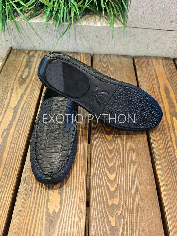 Мужские мокасины из кожи питона черного цвета SH-163
