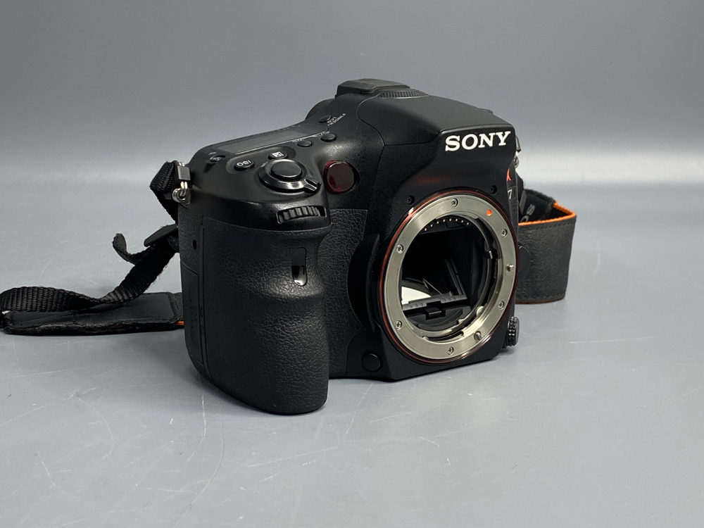 Sony A77