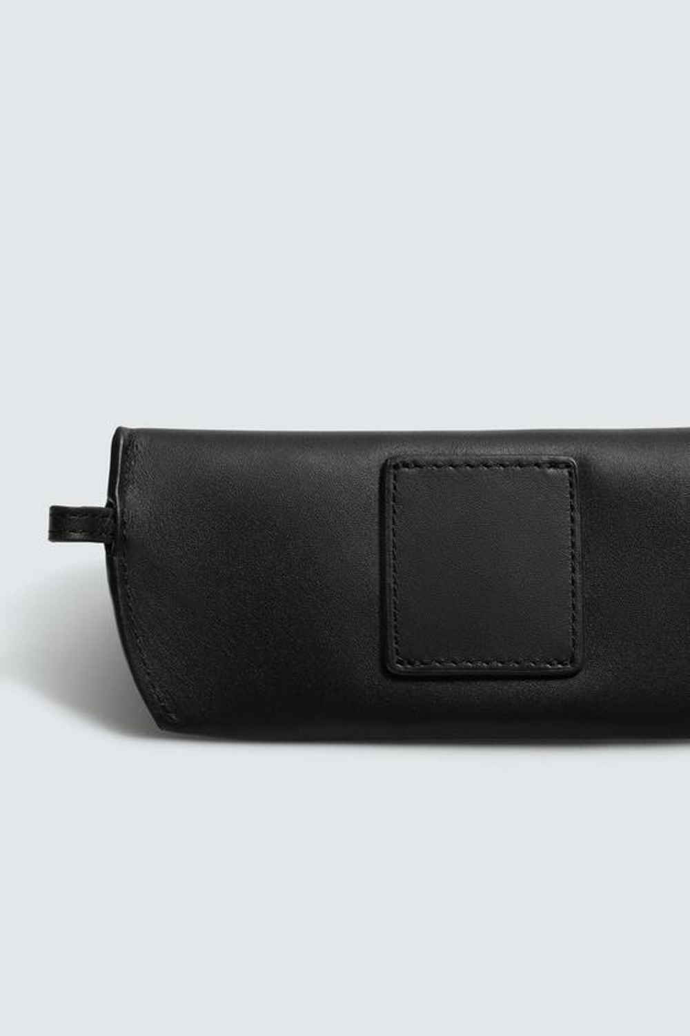 ZARA КОЖАНЫЙ ЧЕХОЛ ДЛЯ ОЧКОВ, ЧЕРНЫЙ