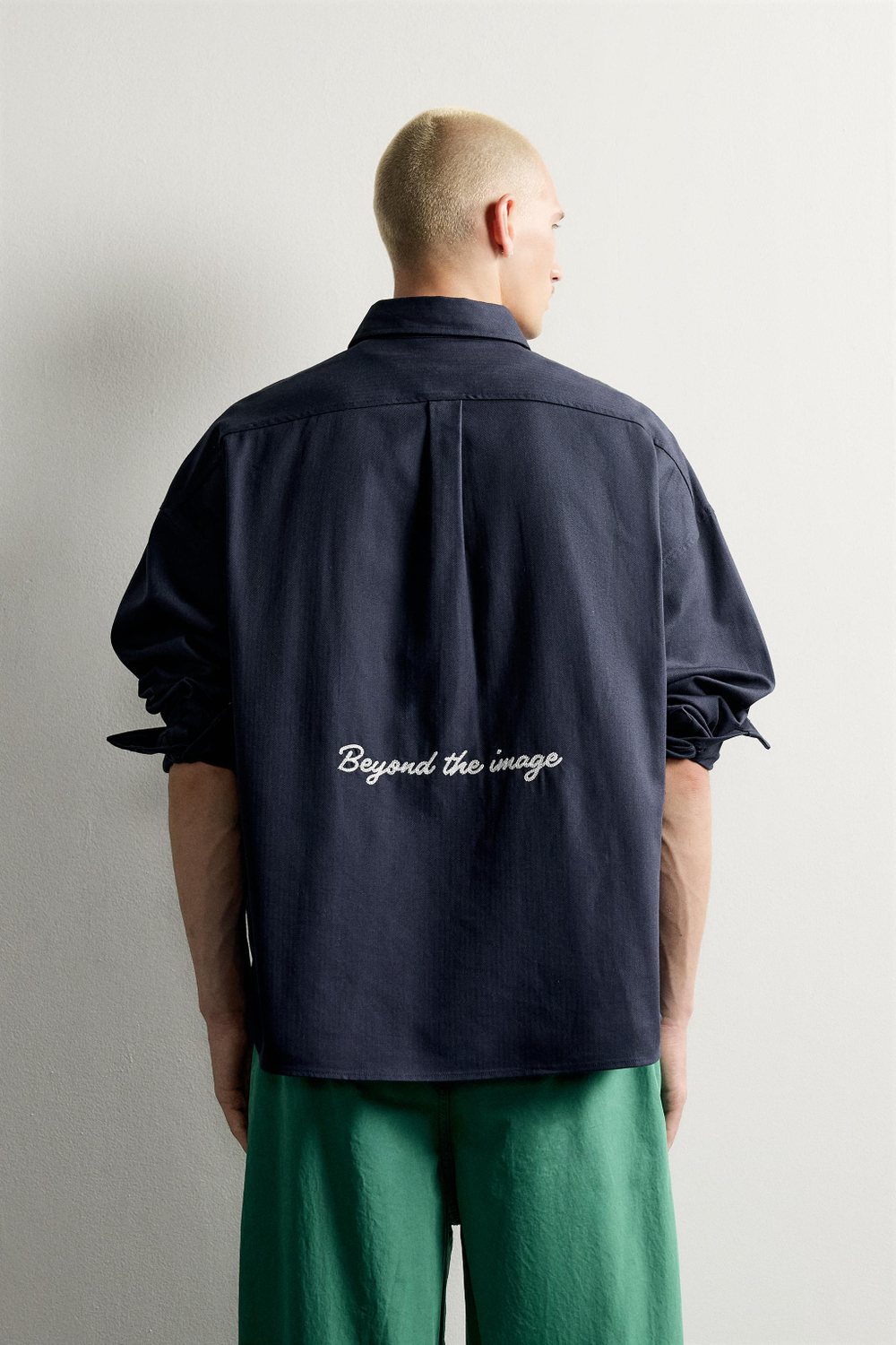 РУБАШКА RELAXED FIT С ПАРЧАМИ — ZARA