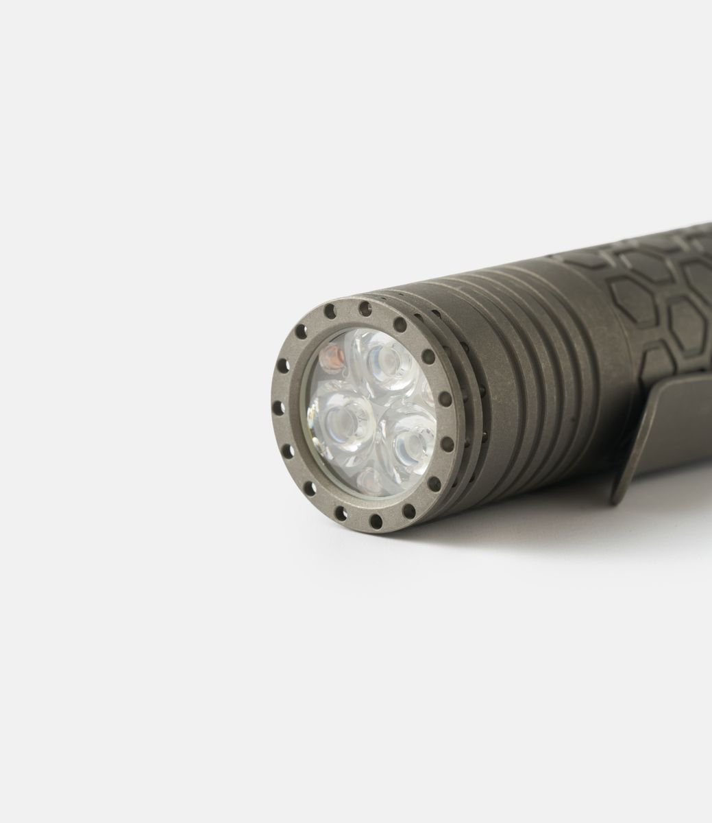 Dawn Hex 18350 Ti Stonewashed XPL — фонарик из титана