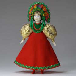 Кукла в круглом кокошнике