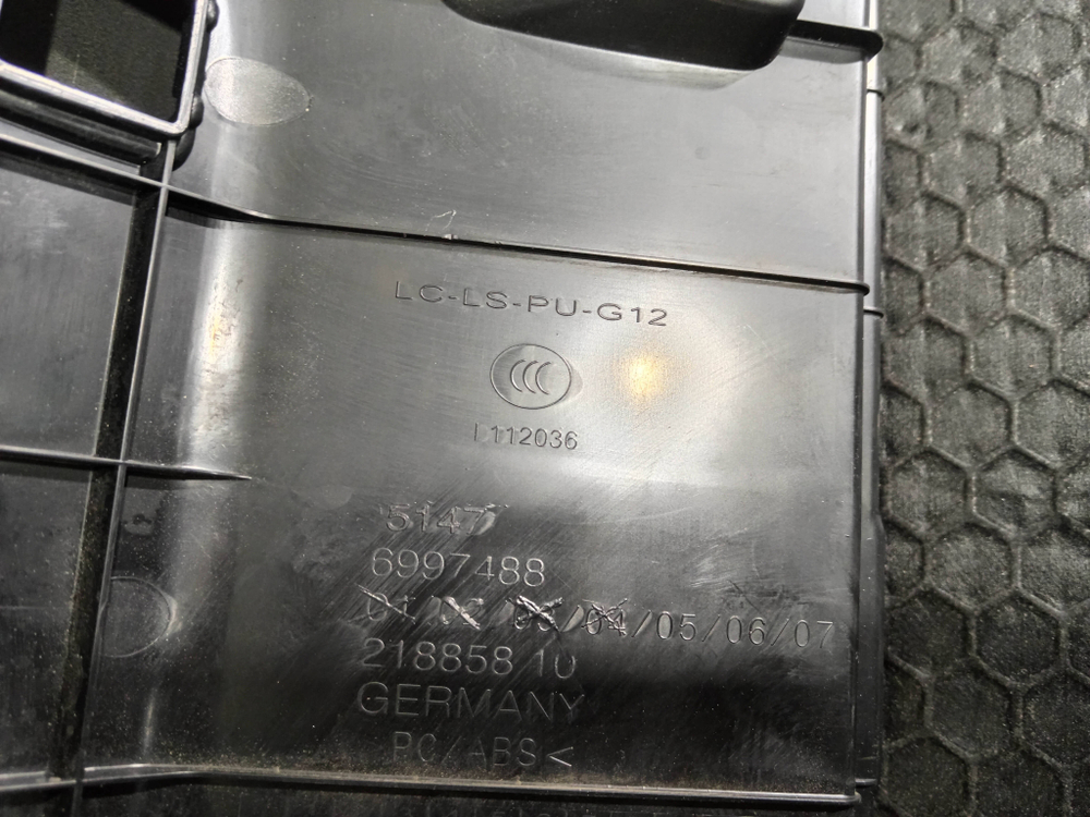 Обшивка накладка замка багажника BMW 7-Series (G11) 15-22 Б/У Оригинал 51476997488