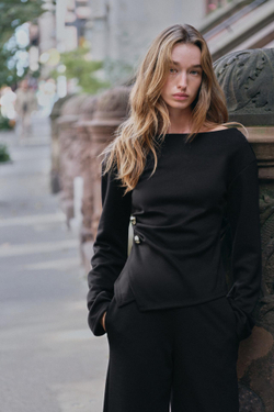 ZARA ТОП ИЗ МЯГКОЙ ТКАНИ С БРОШЬЮ, ЧЕРНЫЙ