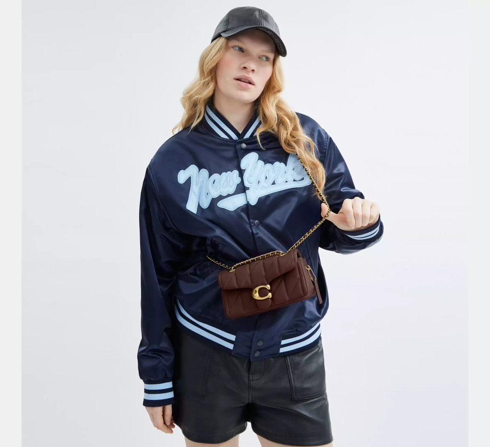 COACH СУМКА ЧЕРЕЗ ПЛЕЧО TABBY 20 С МЯГКОЙ ПОДКЛАДКОЙ, КОРИЧНЕВЫЙ