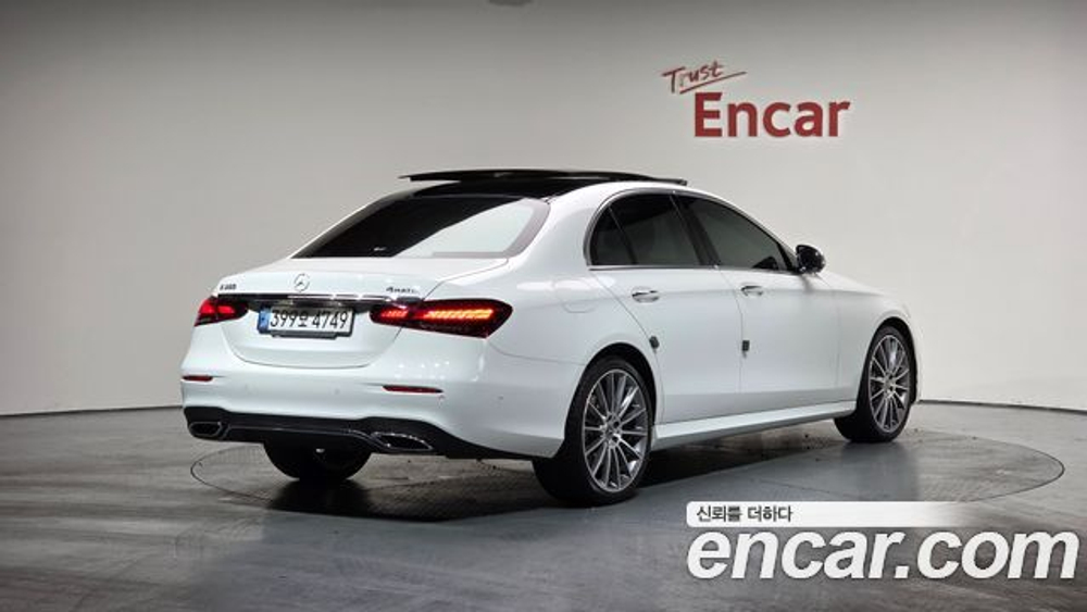 Mercedes-Benz E-Class E350 4MATIC AMG Line — 2022