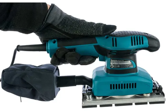 Вибрационная шлифмашина "MAKITA" BO3710