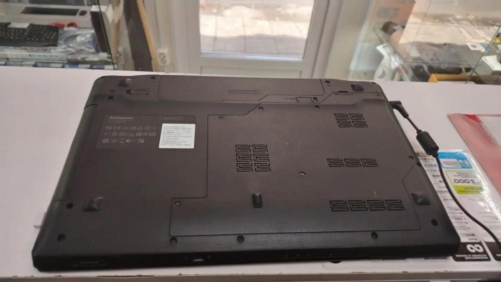 15.6" Ноутбук Lenovo Z570 i3/8/128