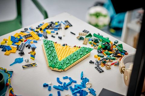 Конструктор LEGO Editions 43027 Vini Jr. – Soccer Highlights