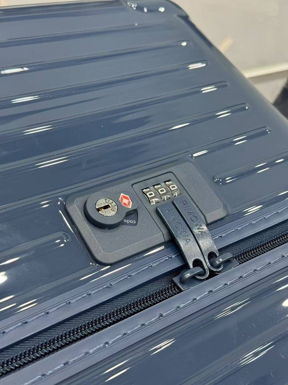 Дорожный чемодан Rimowa Trunk Plus