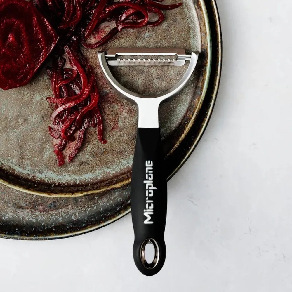 Microplane Горизонтальная овощечистка Y julienne черная EAN 098399480831