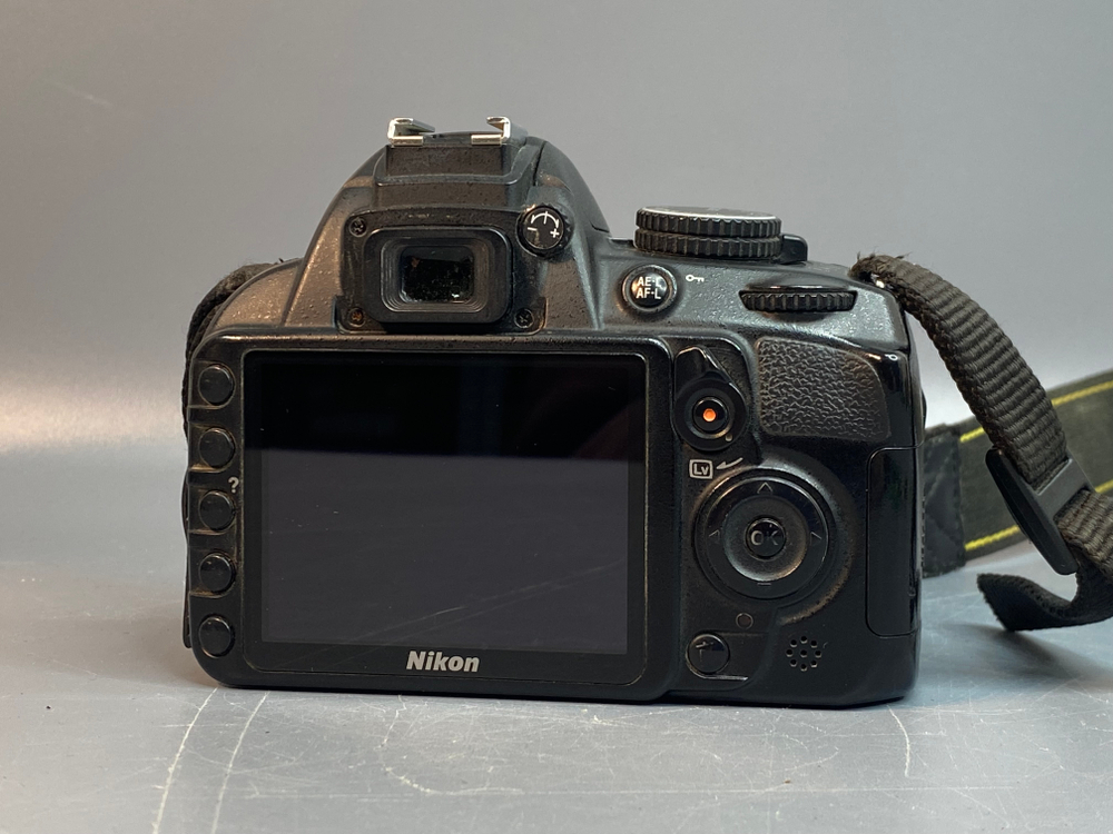 Nikon D3100 Сломан затвор