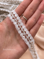 Тесьма белая с цепью и прозрачным бисером