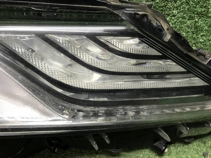 Фара правая Toyota Camry xv70 (20-нв) LED