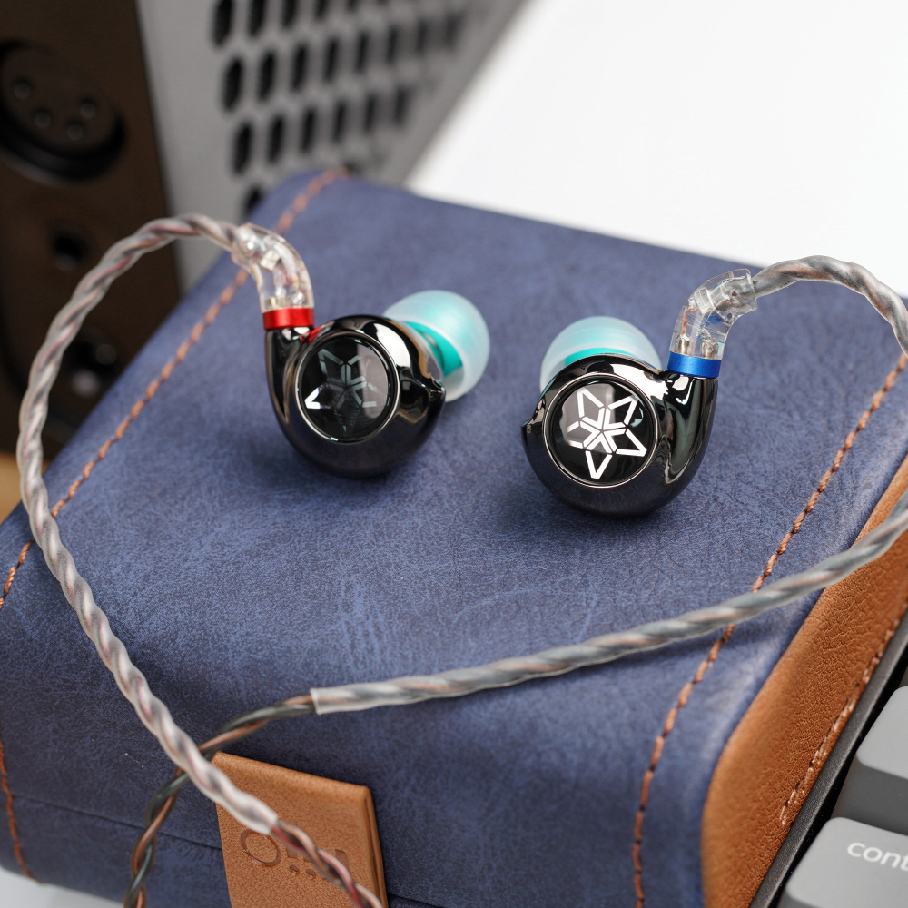 FiiO FH11 Черный [Black] — проводные внутриканальные гибридные наушники