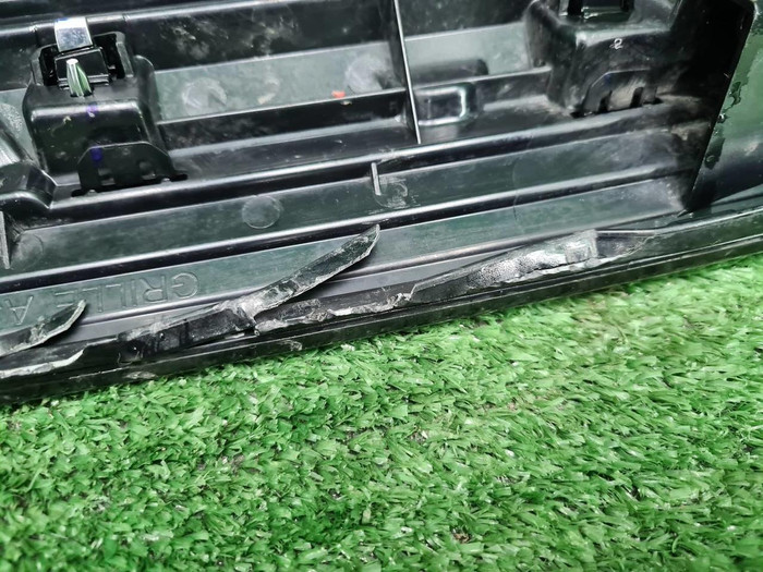 Решетка радиатора Mitsubishi Outlander 3 (18-нв)