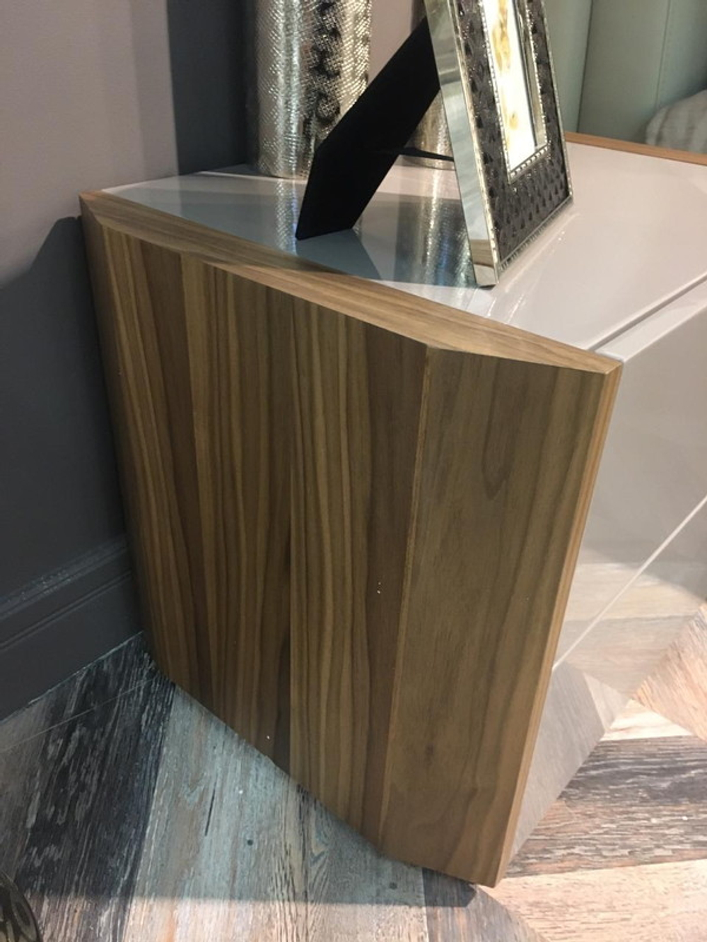 Прикроватная тумбочка MOD INTERIORS AVILA