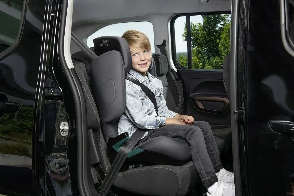 Автокресло 2/3 Britax Roemer Discovery Plus 2 Space Black, от 3,5 до 12 лет ,15-36 кг (100 - 150 см)