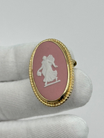Брошь Wedgwood розовая