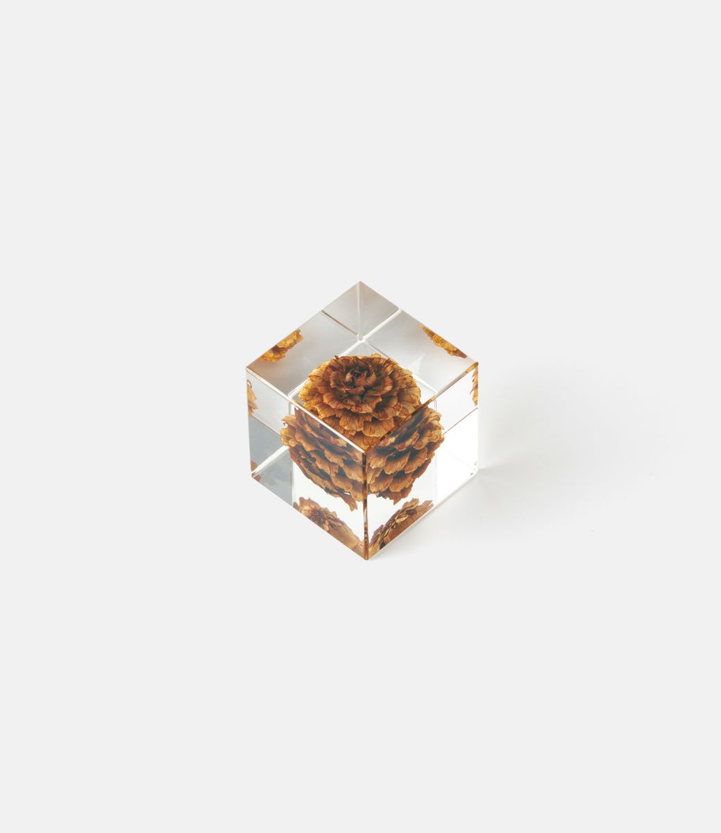 Sola Cube Karamatsu — куб из акриловой смолы