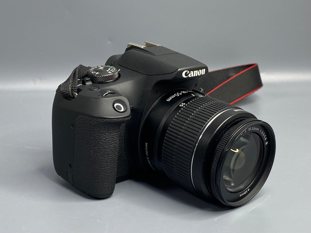 Canon EOS 2000D Kit 18–55mm — 24 115 кадров
