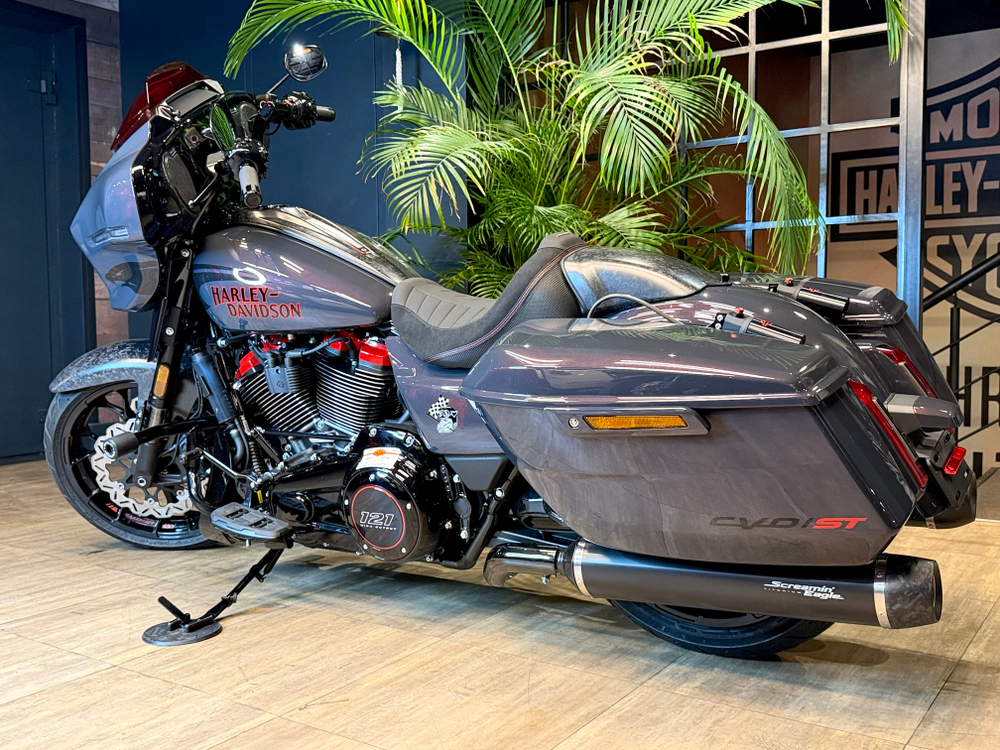 Harley-Davidson CVO Street Glide ST, 2026 "Inferno Gray"