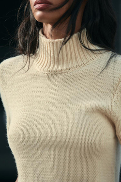 ZARA ТРИКОТАЖНЫЙ ДЖЕМПЕР С КОРОТКИМ РУКАВОМ, ЭКРЮ