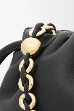 Loewe Сумка Flamenco среднего размера из мягкой кожи ягненка наппа, черный