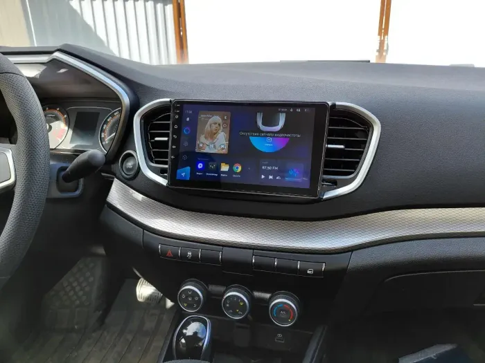Магнитола для Lada Vesta NG 2023+ (ШГУ, рамка серебристо-черная 9) - Teyes CC3L на Android 10, CarPlay, 4G SIM-слот