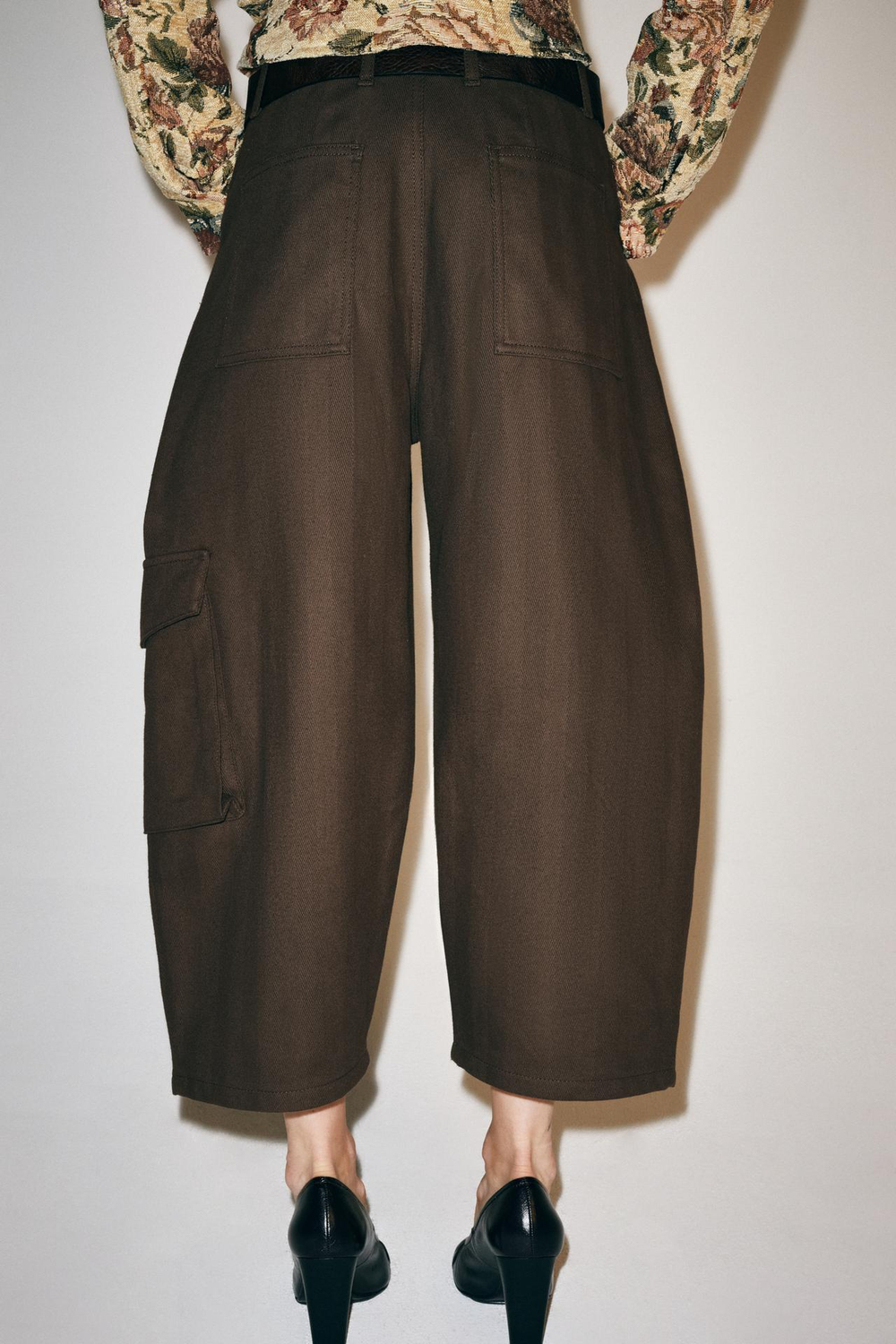 ZARA БРЮКИ-КАРГО CAPRI — ZW COLLECTION, КОРИЧНЕВЫЙ