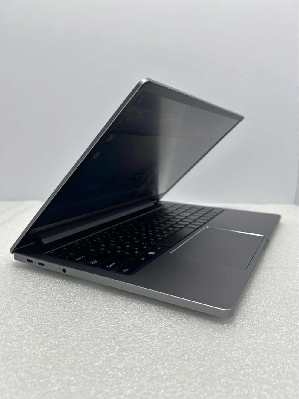 Ноутбук F+ FLAPTOP R-Series (FLTP-5R7-16512-W) 15.6"/AMD Ryzen 7 5825U/RAM 16GB/SSD 512GB/AMD Radeon Graphics/1920x1080/IPS/Win11/Подсветка кл-ры: LED/серебристый. Состояние: B2