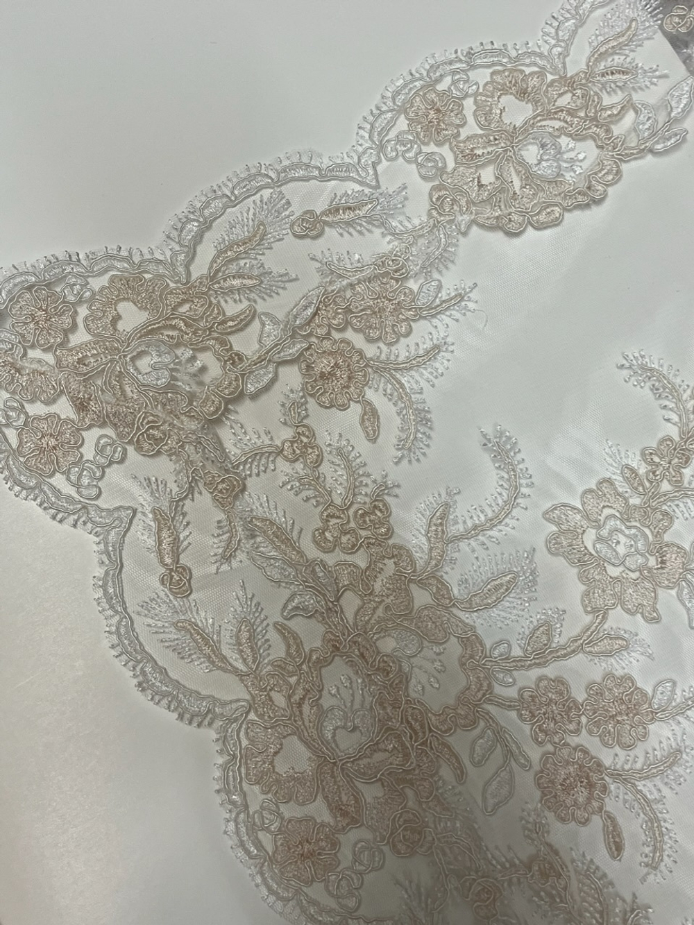 Скатерть кружевная 140x300 Emozioni Lace шампань