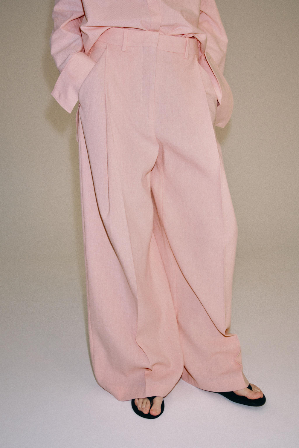 БРЮКИ С ЗАЩИПАМИ — ZW COLLECTION — ZARA