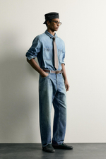 ЛЕГКАЯ ДЖИНСОВАЯ РУБАШКА С ЭФФЕКТОМ ПОТЕРТОСТИ — ZARA · 4470/362