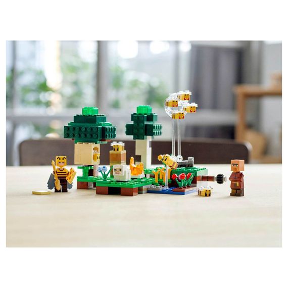 Lego Minecraft The Bee Farm