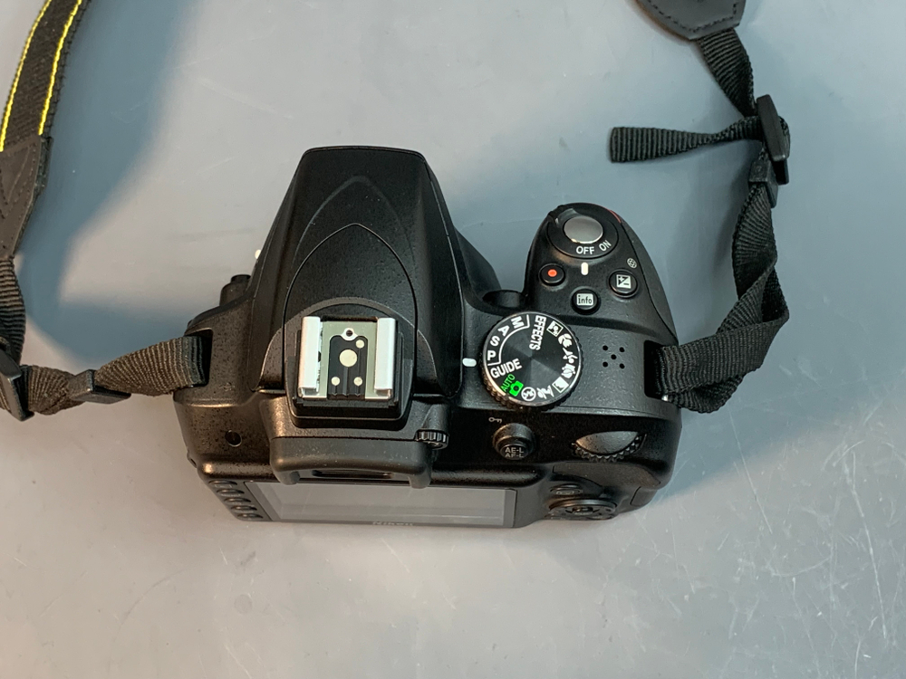 Nikon D3300 Kit 18-55mm 3.5-5.6G VR 5.200 кадров