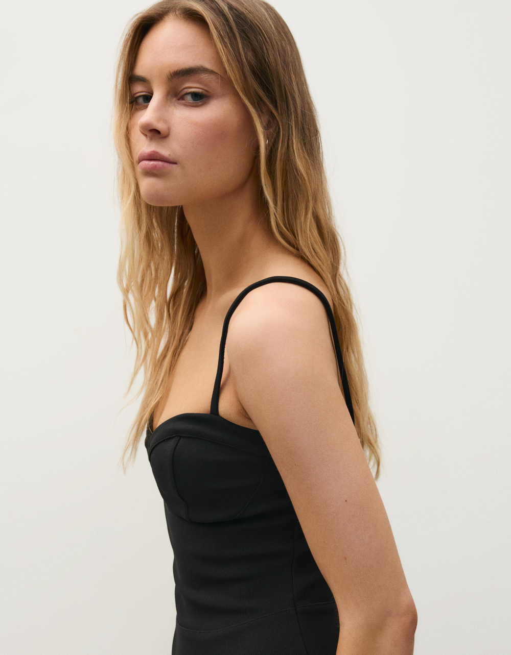 Женское мини-платье-корсет на бретелях - BERSHKA