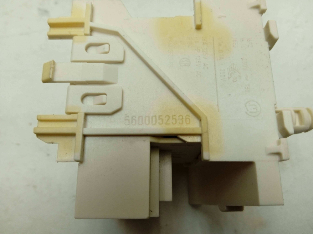 SRV55T03EU/30 ктп17 Сетевая кнопка для посудомоечной машины Bosch 5600052536 б/у
