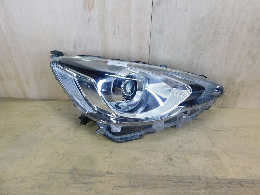 фара правая Toyota Aqua NHP10 52-293