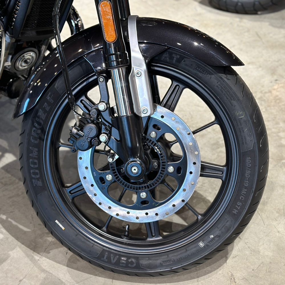 Royal Enfield Super Meteor 650 Astral Black (Base)