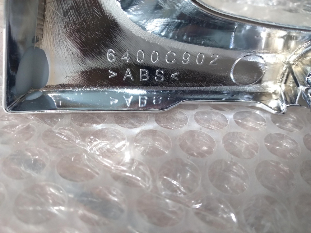Молдинг решетки радиатора Mitsubishi Outlander 2 (XL) 09-13 Новое  6400C902