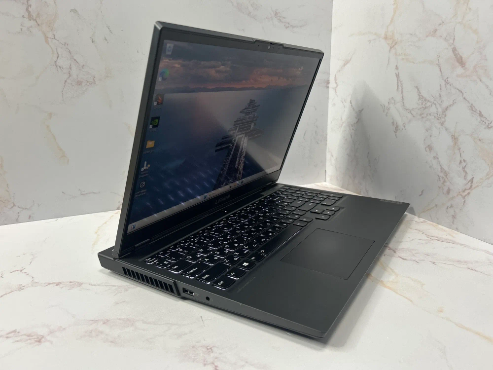 Ноутбук игровой Lenovo Legion 5 15IMH05H (81Y600J0RU) 15.6"/Intel Core i5 10300H 2.5 ГГц/RAM 16GB/SSD 512GB/GeForce RTX 2060/1920x1080/IPS 240Hz /DOS/Подсветка кл-ры:LED/Черный. Состояние: C1