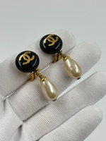Клипсы с «жемчужными» подвесками Chanel
