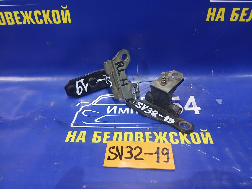 Петля двери задней левой TOYOTA VISTA 1990